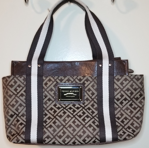 Tommy Hilfiger Handbags - 🎄 Tommy Hilfiger